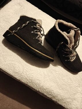 Dr. Scholl's Dark Gray Sherpa-Lined Lace-Up Ankle Boots
